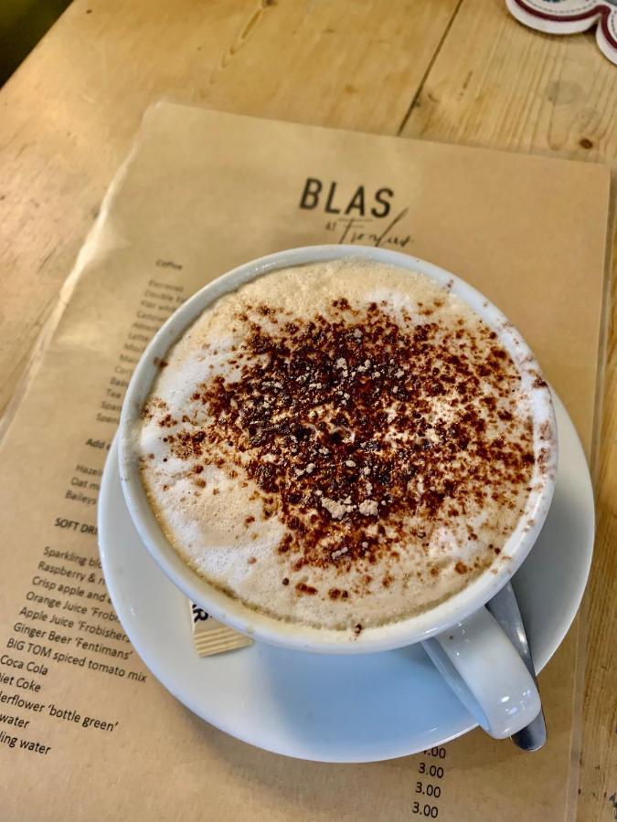 Blas At Fronlas Cafe - The Heart Of Newport Newport  Exterior photo